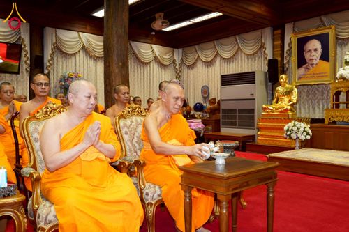 ภาพ No.270787:วันที่ 18 พฤศจิกายน พ.ศ. 2568 วัดพระธรรมกาย เป็นเจ้าภาพบำเพ็ญกุศล  คุณยายอาจารย์ ดร.ตรีธา เนียมขำ  อดีตนายกสมาคมศิษย์หลวงพ่อวัดปากน้ำ ณ ศาลาสตมานุสรณ์ (ศาลาเรือนไทย) วัดปากน้ำ  พระอารามหลวง เขตภาษีเจริญ กรุงเทพมหานคร
