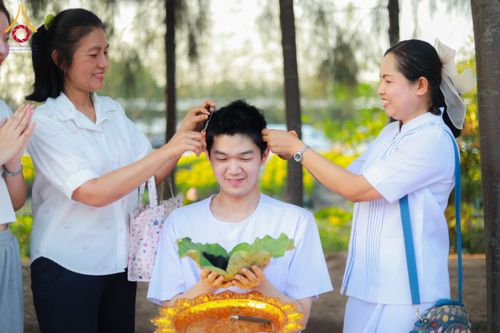 ภาพ No.135304:พิธีปลงผม ธรรมทายาท ระดับอุดมศึกษา รุ่นที่ 51 ภาคฤดูร้อน ณ วัดพระธรรมกาย จ.ปทุมธานี วันเสาร์ที่ 6 เมษายน พ.ศ. 2567