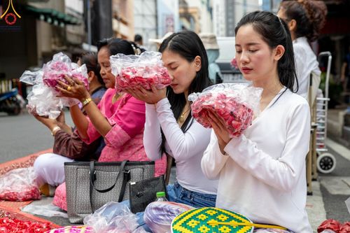 ภาพ No.128195:พิธีอัญเชิญพระบรมสารีริกธาตุ " ใจกลางเมืองนครหาดใหญ่ " เพื่อประดิษฐาน ณ มหารัตนเจดีย์สิริปทุมสวรรค์ (เจดีย์อริยพุทธะ 5 พระองค์) ศูนย์ปฏิบัติธรรมภาคใต้ อ.บางกล่ำ จ.สงขลา  วันที่ 9 มีนาคม พ.ศ.2567 (ชุดที่ 1)