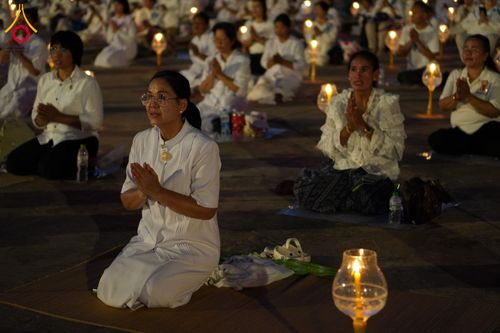 ภาพ No.162270:พิธีจุดประทีปโคมลาน ถวายเป็นพุทธบูชา สร้างความสว่างไสวให้กับแผ่นดินด้วยแสงธรรม วันพฤหัสบดีที่ 17 ตุลาคม พ.ศ. 2567 ณ พุทธอุทยานนานาชาติ จังหวัดหนองคาย