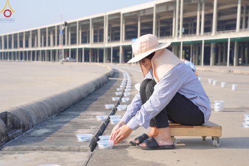 ภาพ No.59638:V.39 ทุ่มสุดใจ ธรรมชัย 80 ปี การเตรียมงาน การปฏิบัติงาน ของเจ้าหน้าที่หน่วยงานต่างๆ เพื่อพิธีฉลองอายุวัฒนมงคล 80 ปี หลวงพ่อธัมมชโย และรับถวายมหาสังฆทาน 10,000 กว่าวัดทั่วประเทศ ในวันคุ้มครองโลก จันทร์ที่ 22 เมษายน พ.ศ. 2567