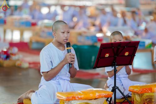 ภาพ No.214590:วันศุกร์ที่ 4 เมษายน พ.ศ.2568 นาคธรรมทายาทตักบาตรพระพี่เลี้ยง ในโครงการบรรพชาสามเณร ฟื้นฟูพระพุทธศาสนาทั่วไทย ณ วิหารคด 22 วัดพระธรรมกาย