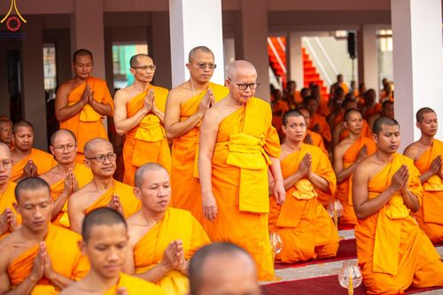 ภาพ No.201569:พิธีจุดประทีปถวายเป็นพุทธบูชา และบูชาธรรมมหาปูชนียาจารย์ ณ อาคารธรรมยาตรา กตัญญูบูชามหาปูชนียาจารย์ ตรงข้ามวัดปากน้ำภาษีเจริญ จ.กรุงเทพมหานคร ในโครงการธรรมยาตรา กตัญญูบูชา มหาปูชนียาจารย์ พระมงคลเทพมุนี(สด จนฺทสโร) พระผู้ปราบมาร อนุสรณ์สถาน 7 แห่ง