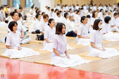 ภาพ No.234918:พิธีเจริญพระพุทธมนต์ ปฎิบัติธรรมเจริญสมาธิภาวนา และพิธีทำบุญตักบาตร เพื่อถวายเป็นพระราชกุศลแด่พระบาทสมเด็จพระวชิรเกล้าเจ้าอยู่หัว เนื่องในโอกาสวันเฉลิมพระชนมพรรษา 28 กรกฎาคม พ.ศ. 2568 ณ ห้องแก้วสารพัดนึก 2 วัดพระธรรมกาย อ.คลองหลวง จ.ปทุมธานี
