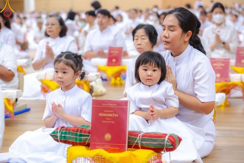 ภาพ No.138799:พิธีถวายกองทุนสนับสนุน การสร้างพระไตรปิฎกฉบับธรรมชัย และอนุรักษ์คัมภีร์ใบลาน น้อมบูชาธรรมหลวงพ่อธัมมชโย 80 ปี ณ ห้องแก้วสารพัดนึก 2 วัดพระธรรมกาย วันเสาร์ที่ 1 มิถุนายน พศ. 2567