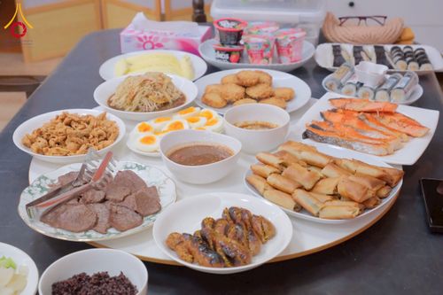 ภาพ No.213432:วันอาทิตย์ที่ 16 มีนาคม พ.ศ. 2568 พิธีบุพเปตพลี, ถวายภัตตาหาร, ปล่อยปลา วัดพระธรรมกายคานากาว่า ประเทศญี่ปุ่น