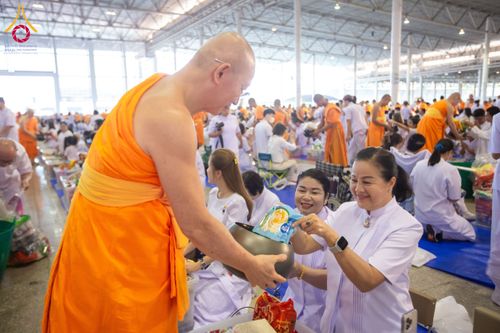 ภาพ No.209330:วันอาทิตย์ที่ 2 มีนาคม พ.ศ. 2568 พิธีตักบาตร ข้าวสารอาหารแห้ง ณ บ้านแก้วเรือนทองคุณยายฯ สภาธรรมกายสากล วัดพระธรรมกาย