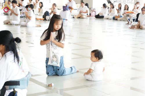 ภาพ No.198060:พิธีถวายภัตตาหารแด่พระภิกษุ สามเณร  บูชาธรรมคุณยายอาจารย์มหารัตนอุบาสิกาจันทร์ ขนนกยูง เนื่องในวาระวันคล้ายวันเกิดครบ 116 ปี วันอาทิตย์ที่ 19 มกราคม พ.ศ. 2568 ณ หอฉันคุณยายอาจารย์ฯ วัดพระธรรมกาย