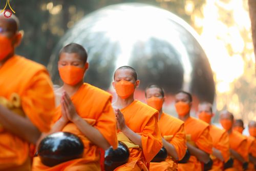 ภาพ No.107374:พิธีตักบาตรพระธรรมยาตราฯ ในโครงการธรรมยาตรากตัญญูบูชา มหาปูชนียาจารย์ พระมงคลเทพมุนี(สด จนฺทสโร) พระผู้ปราบมาร ปีที่ 12 ณ อนุสรณ์สถานมหาวิหารพระมงคลเทพมุนี อ.สองพี่น้อง จ.สุพรรณบุรี วันที่ 7 มกราคม พ.ศ. 2567