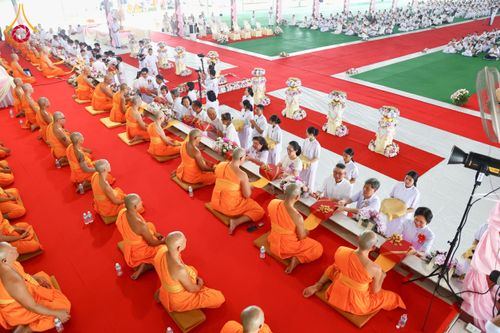 ภาพ No.162036:พิธีทอดผ้าป่า ในวันออกพรรษา ณ พุทธอุทยานนานาชาติ จังหวัดหนองคาย วันพฤหัสบดีที่ 17 ตุลาคม พ.ศ. 2567