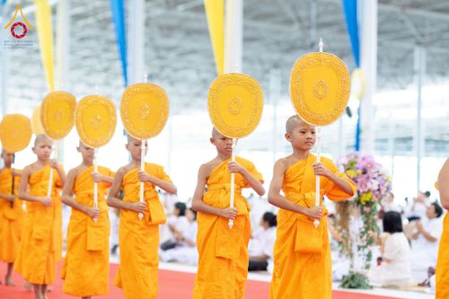 ภาพ No.237438:วันอาทิตย์ที่ 10 สิงหาคม พ.ศ.2568 พิธีมอบใบประกาศเกียรติคุณ โครงการสอบบาลี "ฉลองแชมป์" บูชาธรรม 80 ปี หลวงพ่อธัมมชโย ประจำปี 2568 และ พิธีมอบดวงแก้วสามเณรทรงบาลีไวยากรณ์ ณ สภาธรรมกายสากล วัดพระธรรมกาย ปทุมธานี