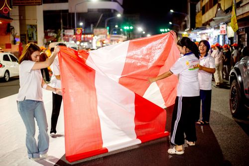 ภาพ No.237337:วันที่ 9-10 สิงหาคม พ.ศ. 2568 การเตรียมงาน เก็บงาน ของเจ้าหน้าที่ทุกสถานะ ในงานมหาสังฆทาน ตักบาตรพระ 10,000 รูป ใจกลางเมืองหาดใหญ่ จ.สงขลา