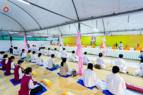 ภาพ No.199364:พิธีถวายภัตตาหารเป็นสังฆทาน แด่พระธรรมยาตรา ณ อนุสรณ์สถานบางปลา วัดบางปลา อำเภอบางเลน จังหวัดนครปฐม ในโครงการธรรมยาตรา กตัญญูบูชา มหาปูชนียาจารย์ พระมงคลเทพมุนี(สด จนฺทสโร) พระผู้ปราบมาร อนุสรณ์สถาน 7 แห่ง ปีที่ 13 วันที่ 22 มกราคม พ.ศ. 2568