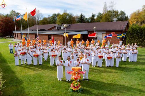 ภาพ No.254091:วันที่ 12 ตุลาคม พ.ศ. 2568 พิธีทอดกฐินวัดพระธรรมกายบูโรส ประเทศสวีเดน