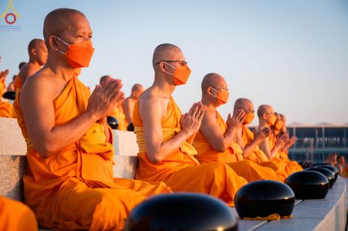 ภาพ No.105243:พิธีตักบาตรฉลองพระบวชใหม่ รุ่นบูชาธรรมมหาปูชนียาจารย์ และต้อนรับศักราชใหม่ วันจันทร์ที่ 1 มกราคม พ.ศ. 2567 ณ ลานธรรมพระมหาธรรมกายเจดีย์ วัดพระธรรมกาย