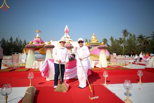 ภาพ No.109991:V.8 พลังทีม การเตรียมงาน เก็บงาน การรับบุญของเจ้าหน้าที่หน่วยงานต่างๆ เพื่อโครงการธรรมยาตรา กตัญญูบูชามหาปูชนียาจารย์ พระมงคลเทพมุนี (สด จนฺทสโร) พระผู้ปราบมาร อนุสรณ์สถาน 7 แห่ง ปีที่ 12 ระหว่างวันที่ 2 - 31 มกราคม พ.ศ.2567