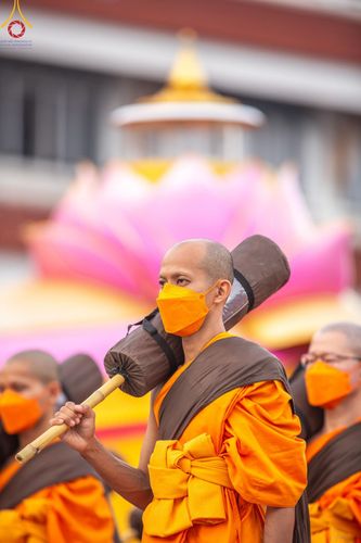 ภาพ No.127950:คณะพระธรรมยาตราฯ ปฎิบัติธรรมและถ่ายภาพหมู่ประวัติศาสตร์ ณ ลานหน้าพระปรางค์สามยอด วัดโคกสมานคุณ อ.หาดใหญ่ จ.สงขลา วันเสาร์ที่ 9 มีนาคม พ.ศ. 2567