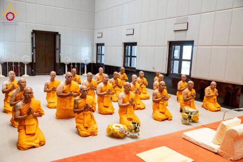ภาพ No.244783:วันเสาร์ที่ 6 กันยายน พ.ศ. 2568 พิธีถวายบาตร บรรพชา อุปสมบทของนาคธรรมทายาท โครงการอุปสมบทหมู่บูชาธรรมครบรอบ 108 ปี  วันครูผู้ค้นพบวิชชาธรรมกาย ณ โบสถ์พระไตรปิฎก วัดพระธรรมกาย