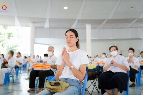 ภาพ No.115541:พิธีเจริญพระพุทธมนต์ และถวายภัตตาหาร ในวาระครบ 115 ปี วันคล้ายวันเกิด คุณยายอาจารย์ มหารัตนอุบาสิกาจันทน์ ขนนกยูง (ผู้ให้กำเนิดวัดพระธรรมกาย) วันศุกร์ที่ 19 มกราคม พ.ศ. 2567 ณ หอฉันคุณยายอาจารย์ วัดพระธรรมกาย