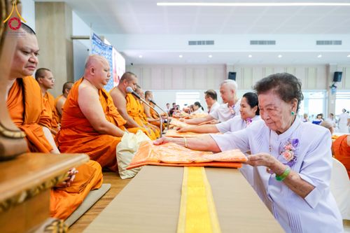 ภาพ No.313748:วันเสาร์ที่ 14 มีนาคม พ.ศ. 2569 พิธีตักบาตรแด่คณะสงฆ์ 323 วัด 4 จังหวัดชายแดนภาคใต้ พิธีถวายสังฆทานแด่คณะสงฆ์ 323 วัด ปีที่ 22 ครั้งที่ 183 พิธีมอบกองทุนหนุนแรงใจช่วยครูใต้ ปีที่ 19 ครั้งที่ 146 และพิธีทำบุญอุทิศส่วนกุศลให้ผู้วายชนม์ ณ ศูนย์ปฏิบัติธรรมภา