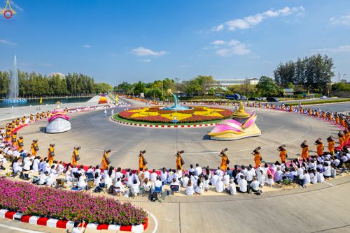 ภาพ No.304773:วันที่ 25 มกราคม พ.ศ. 2569 พิธีต้อนรับพระธรรมยาตรา (ภาพชุดที่ 2) รร.สามัคคีราษฏร์บำรุง-วัดพระธรรมกาย ในโครงการธรรมยาตรา กตัญญูบูชา มหาปูชนียาจารย์ พระมงคลเทพมุนี(สด จนฺทสโร) พระผู้ปราบมาร อนุสรณ์สถาน 7 แห่ง ปีที่ 14