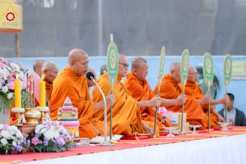 ภาพ No.313949:วันอาทิตย์ที่ 14 มีนาคม พ.ศ. 2569 ทำบุญเมืองหาดใหญ่ตักบาตรพระ 1,109 รูป เติมบุญใหญ่ หลังวิกฤตมหาอุทกภัย ณ ซุ้มประตูไชน่าทาวน์ ถนนศุภสารรังสรรค์ อ.หาดใหญ่ จ.สงขลา