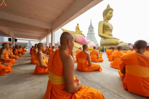 ภาพ No.299986:วันที่ 22 มกราคม พ.ศ.2569 พระธรรมยาตราปฏิบัติธรรม และถ่ายภาพหมู่ประวัติศาสตร์ ณ อาคารธรรมยาตรา กตัญญูบูชามหาปูชนียาจารย์  ตรงข้ามวัดปากน้ำภาษีเจริญ จ.กรุงเทพมหานคร ในโครงการธรรมยาตรา กตัญญูบูชา มหาปูชนียาจารย์ พระมงคลเทพมุนี(สด จนฺทสโร) พระผู้ปราบมาร อนุ
