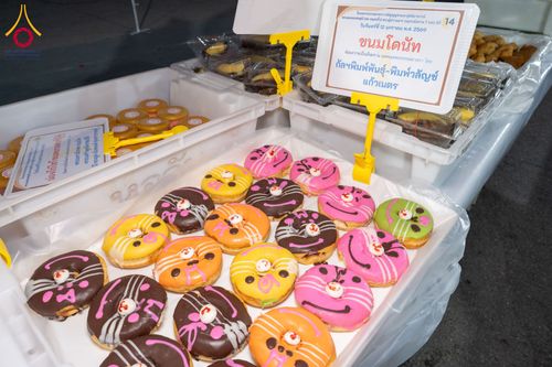 ภาพ No.292647:วันที่ 12 มกราคม พ.ศ. 2569 พิธีถวายภัตตาหารเป็นสังฆทาน แด่พระธรรมยาตรา ณ อนุสรณ์สถานมหาวิหารพระมงคลเทพมุนี (โลตัสแลนด์) อ.สองพี่น้อง จ.สุพรรณบุรี ในโครงการธรรมยาตรา กตัญญูบูชา มหาปูชนียาจารย์ พระมงคลเทพมุนี(สด จนฺทสโร) พระผู้ปราบมาร อนุสรณ์สถาน 7 แห่ง ปี