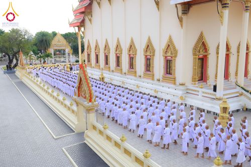 ภาพ No.278546:วันอาทิตย์ที่ 14 ธันวาคม พ.ศ.2568  พิธีเวียนประทักษิณ พิธีวันทาสีมาพระประธาน โครงการบวชบูชาธรรมมหาปูชนียาจารย์ ของศูนย์ปฏิบัติธรรมบุรีรัมย์ ณ วัดกลาง พระอารามหลวง จังหวัดบุรีรัมย์