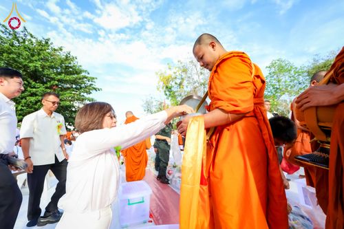 ภาพ No.313988:วันอาทิตย์ที่ 14 มีนาคม พ.ศ. 2569 ทำบุญเมืองหาดใหญ่ตักบาตรพระ 1,109 รูป เติมบุญใหญ่ หลังวิกฤตมหาอุทกภัย ณ ซุ้มประตูไชน่าทาวน์ ถนนศุภสารรังสรรค์ อ.หาดใหญ่ จ.สงขลา