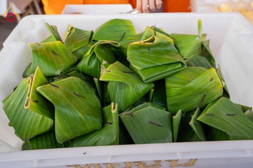 ภาพ No.295932:วันที่ 17 มกราคม พ.ศ. 2569 พิธีถวายภัตตาหารเป็นสังฆทาน แด่พระธรรมยาตรา ณ วัดโบสถ์บน ต.บางคูเวียง จ.นนทบุรี อนุสรณ์สถานลำดับที่ 4 สถานที่เกิดด้วยกายธรรม ในโครงการธรรมยาตรา กตัญญูบูชา มหาปูชนียาจารย์ พระมงคลเทพมุนี(สด จนฺทสโร) พระผู้ปราบมาร อนุสรณ์สถาน 7 แ