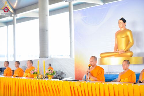 ภาพ No.320707:วันที่ 11 เมษายน พ.ศ.2569 พิธีตักบาตรฉลองสามเณรใหม่ โครงการบรรพชาสามเณรกล้าตะวัน ณ มหารัตนวิหาคด คอร์ 25 ชั้น 2 วัดพระธรรมกาย