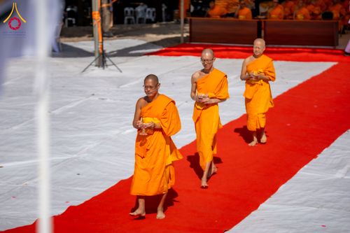 ภาพ No.285787:วันพุธที่ 10 ธันวาคม พ.ศ.2568  พิธีตอกเสาเข็มมงคลต้นสุดท้าย รองรับองค์พระเจดีย์เพื่อสร้างสันติภาพโลก ณ ศูนย์ปฏิบัติธรรมและศูนย์อบรมเยาวชน ชัยนาท