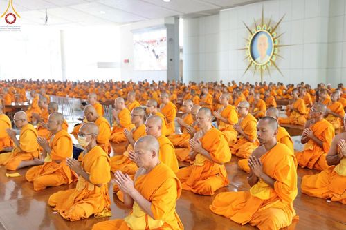 ภาพ No.208348:พิธีสวดพระพุทธมนต์ และถวายภัตตาหารเมนูสวรรค์แด่พระภิกษุ สามเณร วันที่ 15 กุมภาพันธ์ พ.ศ. 2568 ณ หอฉันคุณยายอาจารย์ฯ วัดพระธรรมกาย