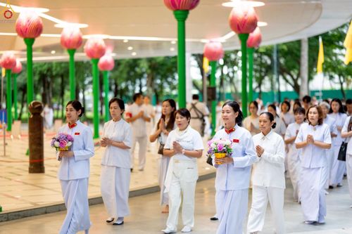 ภาพ No.228842:วันเสาร์ที่ 14 มิถุนายน พ.ศ. 2568 พิธีเวียนประทักษิณ , พิธีขอขมารับผ้าไตร ในโครงการบรรพชาอุปสมบทหมู่ ผู้บริหารรุ่นที่ 15 และ อุดมศึกษา รุ่นที่ 52 ณ โบสถ์พระไตรปิฎก วัดพระธรรมกาย