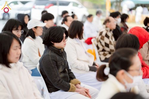 ภาพ No.220867:วันที่ 13 เมษายน พ.ศ. 2568 พิธีโปรยรัตนชาติปฐมเริ่มสถาปนาเจดีย์ และ พิธีเปิดหมู่บ้านปฏิบัติธรรม เพื่อการบรรลุธรรม ณ วัดป่าธรรมกายนานาชาติโทชิหงิ  ประเทศญี่ปุ่น