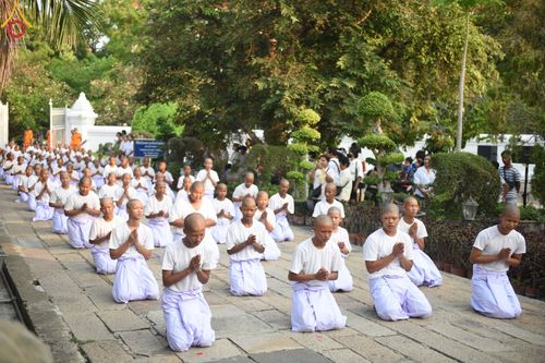 ภาพ No.135553:พิธีขอขมามอบผ้าไตร, พิธีบรรพชาสามเณร ในโครงการบรรพชาสามเณร ฟื้นฟูพระพุทธศาสนาทั่วไทย ณ วัดพระพุทธบาท ราชวรมหาวิหาร อ.พระพุทธบาท จ.สระบุรี วันที่ 6 เมษายน พ.ศ. 2567