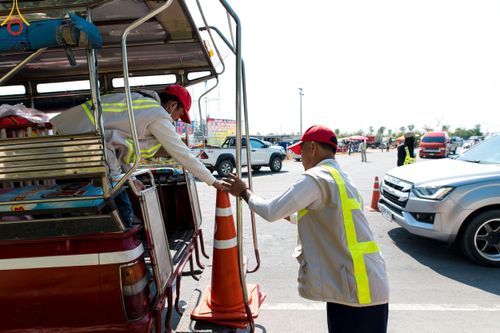 ภาพ No.107628:V.4 ทุ่มใจ การเตรียมงาน เก็บงาน การรับบุญของเจ้าหน้าที่หน่วยงานต่างๆ เพื่อโครงการธรรมยาตรา กตัญญูบูชามหาปูชนียาจารย์ พระมงคลเทพมุนี (สด จนฺทสโร) พระผู้ปราบมาร อนุสรณ์สถาน 7 แห่ง ปีที่ 12 ระหว่างวันที่ 2 - 31 มกราคม พ.ศ.2567