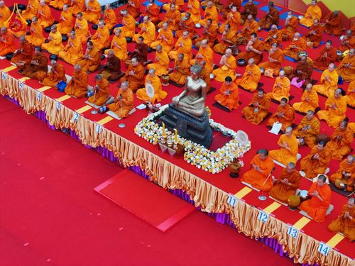 ภาพ No.210260:วันอาทิตย์ที่ 9 มีนาคม พ.ศ. 2568 พ่อเมืองโคราชจัดตักบาตรพระหมื่น ทำบุญเมือง 557 ปี