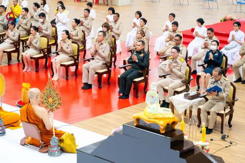 ภาพ No.208944:พระบาทสมเด็จพระเจ้าอยู่หัว ทรงมีพระราชศรัทธาทรงพระกรุณาโปรดเกล้าฯ ให้บำเพ็ญพระราชกุศลถวายภัตตาหารพระราชทาน การสอบบาลีสนามหลวง ณ วัดพระธรรมกาย ย อ.คลองหลวง จ.ปทุมธานี วันที่ 23-24 กุมภาพันธ์ พ.ศ. 2568