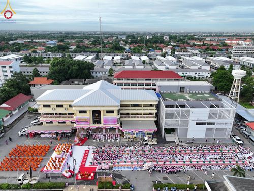 ภาพ No.150784:พิธีเจริญพระพุทธมนต์ และทำบุญตักบาตรแด่คณะสงฆ์ จำนวน 121 รูป เนื่องในโอกาสฉลองครบรอบ 120 ปี อำเภอคลองหลวง จังหวัดปทุมธานี เพื่อถวายเป็นพุทธบูชา ช่วยเหลือผู้ประสบความเดือดร้อนจากอุทกภัย และคณะสงฆ์ 323 วัด 4 จังหวัดชายแดนภาคใต้ วันเสาร์ที่ 31 สิงหาคม พ.ศ. 