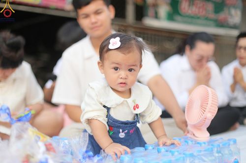 ภาพ No.135378:โครงการตักบาตรข้าวสารอาหารแห้งพระภิกษุสามเณร ๑,๐๐๐ รูป วันอังคารที่ ๙ เมษายน พ.ศ.๒๕๖๗ ณ ถนนหน้าที่ว่าการอำเภอคลองขลุง (เส้นเลียบแม่น้ำปิง) ตำบลคลองขลุง อำเภอคลองขลุง จังหวัดกำแพงเพชร