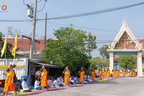 ภาพ No.190597:พิธีต้อนรับพระธรรมยาตรา ณ อนุสรณ์สถาน สถานที่ตั้งมโนปณิธานบวชตลอดชีวิต อนุสรณ์สถานคลองบางนางแท่น อ.สามพราน จ.นครปฐม ในโครงการธรรมยาตรา กตัญญูบูชา มหาปูชนียาจารย์ พระมงคลเทพมุนี(สด จนฺทสโร) พระผู้ปราบมาร อนุสรณ์สถาน 7 แห่ง ปีที่ 13 วันที่ 7 ม.ค.2568