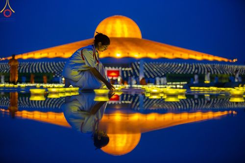 ภาพ No.154795:พิธีจุดประทีป, พิธีฉลองชัยสวดมนต์บทธัมมจักกัปปวัตนสูตร ณ มหารัตนวิหารคด วัดพระธรรมกาย วันอังคารที่ 17 กันยายน พ.ศ. 2567