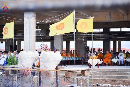 ภาพ No.152590:พิธีเททองหล่อพระพุทธรูปประจำสัตตมหาสถาน ธรรมอุทยานอุโบสถวัดสายสุวพรรณ - กิจกรรมปลูกต้นไม้เฉลิมพระเกียรติ พระบาทสมเด็จพระเจ้าอยู่หัว วันที่ 26 กรกฎาคม พ.ศ. 2567