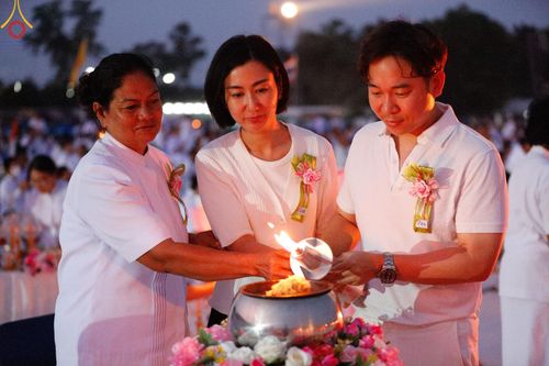 ภาพ No.129589:พิธีจุดประทีป 10,000 ดวง น้อมถวายเป็นพุทธบูชา ณ มหารัตนเจดีย์สิริปทุมสวรรค์ (เจดีย์อริยพุทธะ 5 พระองค์) ศูนย์ปฏิบัติธรรมภาคใต้ อ.บางกล่ำ จ.สงขลา  วันที่ 10 มีนาคม พ.ศ. 2567