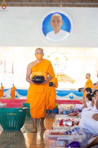 ภาพ No.86822:พิธีตักบาตร , พิธีบูชาข้าวพระ , พิธีจุดเทียนใจ ไฟนิรันดร์ อนันตชัย ในวันอาทิตย์ต้นเดือน 3 กันยายน พ.ศ. 2566 ณ วัดพระธรรมกาย