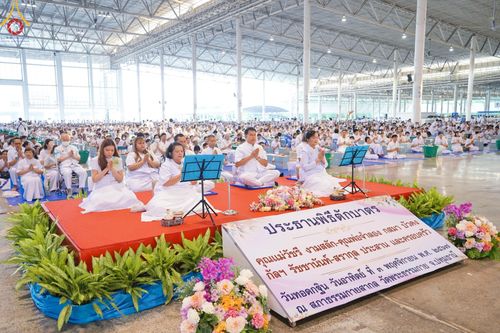 ภาพ No.167475:พิธีตักบาตรและพิธีบูชาข้าวพระ ในวันอาทิตย์ที่ 3 พฤศจิกายน พ.ศ. 2567 ณ วัดพระธรรมกาย