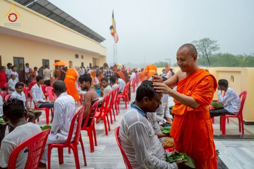 ภาพ No.231026:วันที่ 1 กรกฎาคม พ.ศ. 2568 โครงการบรรพชาสามเณร 300 รูป ถวายเป็นพุทธบูชา  วันอาสาฬหบูชา ณ จุดกำเนิดพระรัตนตรัย  ต้นแหล่งธัมมจักกัปปวัตตนสูตร เมืองพาราณสี  สารนาถ ประเทศอินเดีย