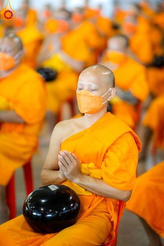 ภาพ No.92095:พิธีตักบาตร ในวันทอดกฐินสามัคคี ประจำปีพุทธศักราช 2566 วันอาทิตย์ต้นเดือนที่ 5 พฤศจิกายน พ.ศ. 2566 ณ สภาธรรมกายสากล วัดพระธรรมกาย จ.ปทุมธานี